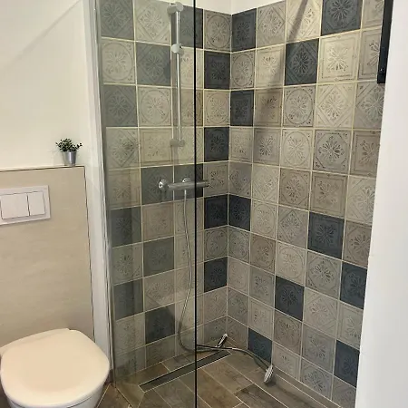 Apartment Dans - Jardin Privatif .